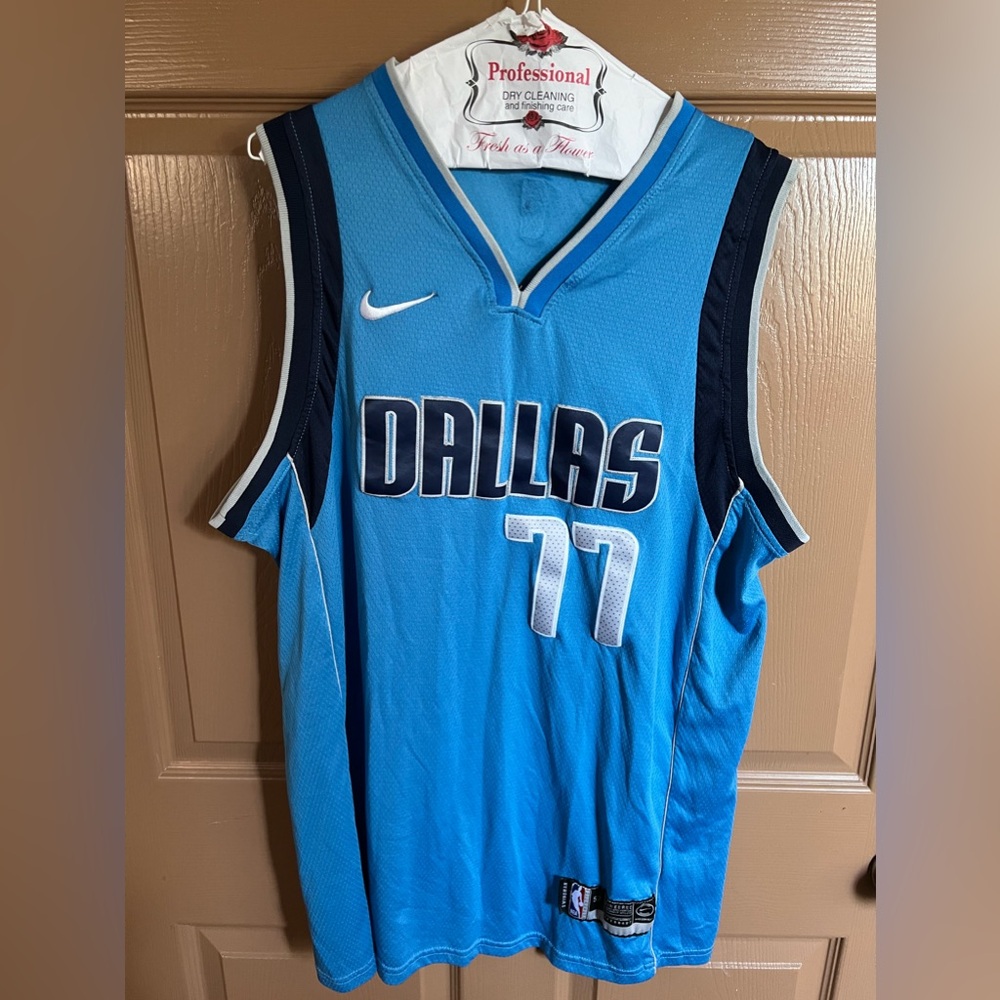 Official NBA swingman XL Luka Doncic jersey. great condition.
